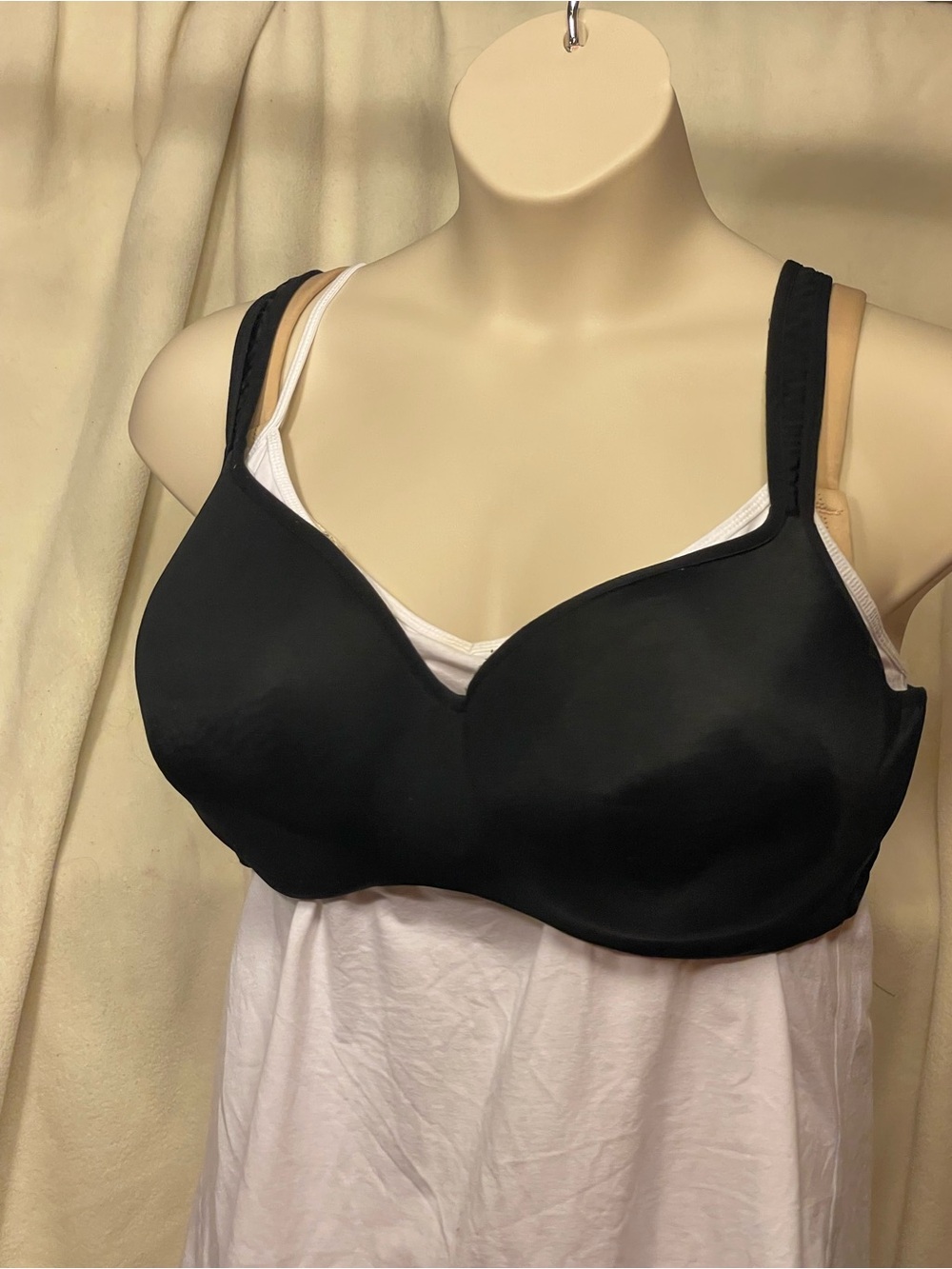 Lane Bryant Cacique 46DD Underwire 4-Hook Black Bra.